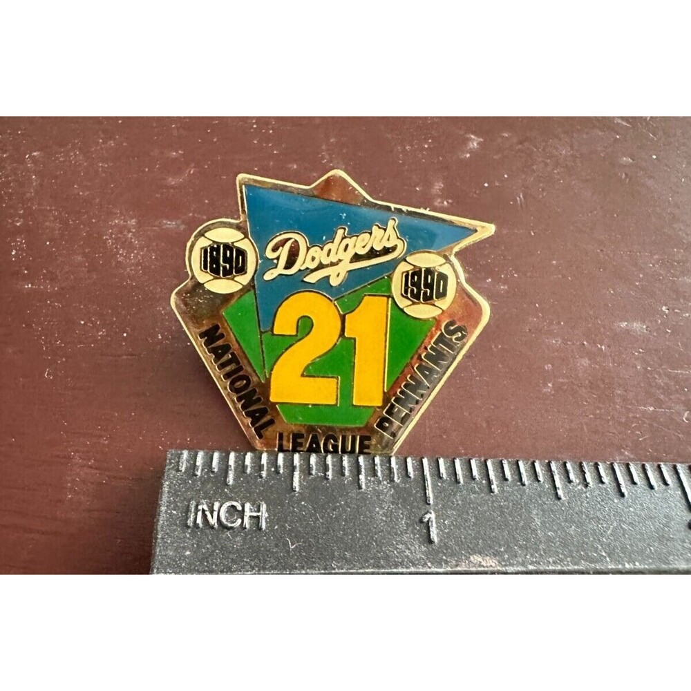 Los Angeles Dodgers 1990 Commemorative 21 National Pennants Pin